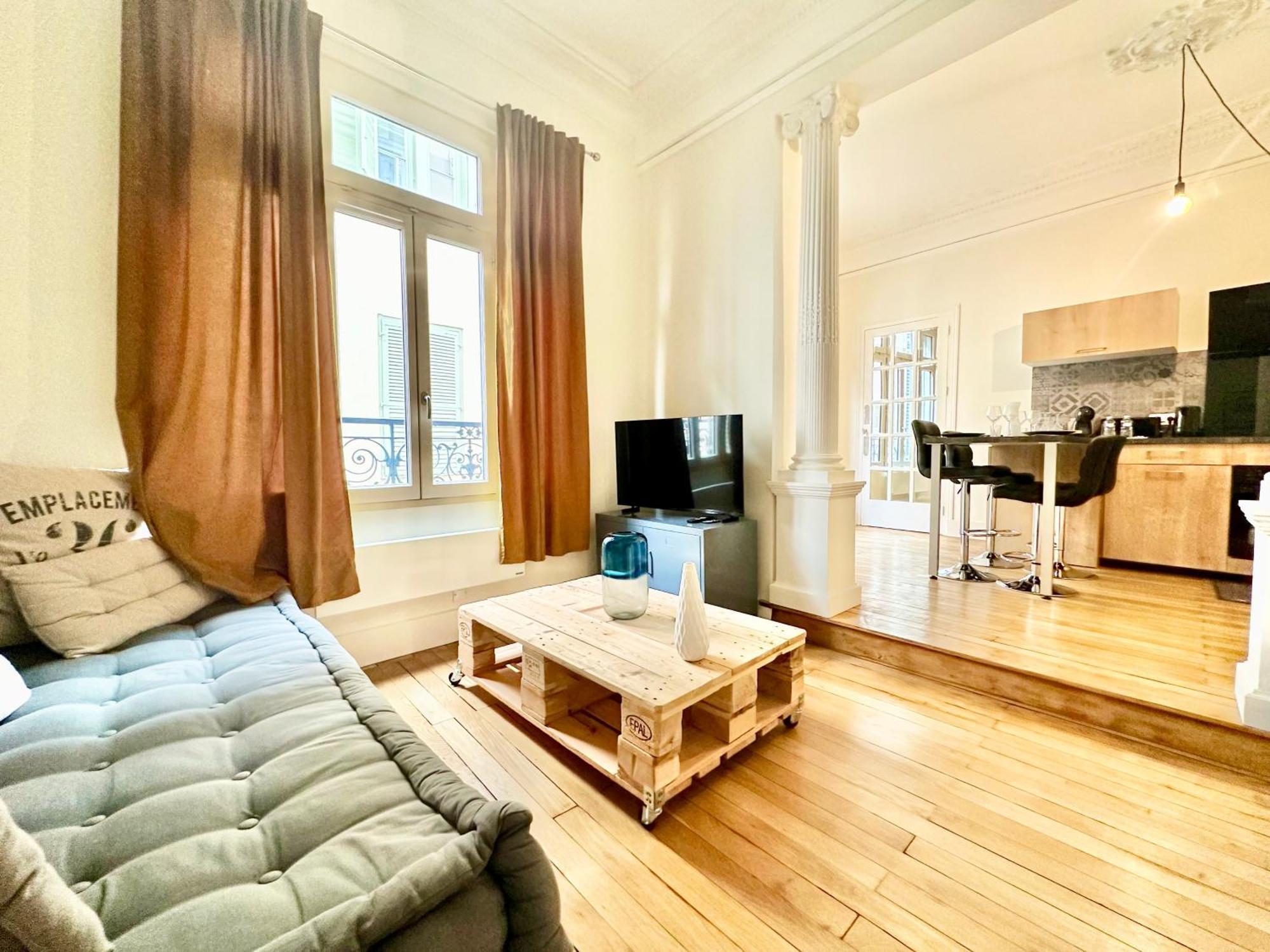 Le Pantheon, Urbain Et Authentique Apartment Лимож Екстериор снимка